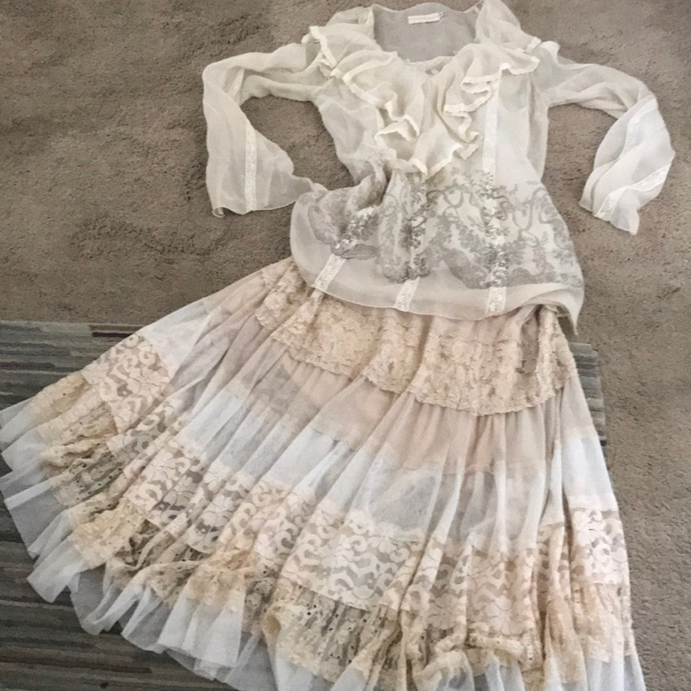 Beautiful vintage blouse in flesh tone. Skirt